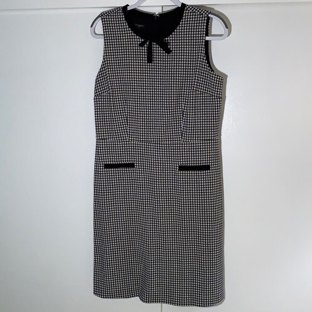 Talbots B&W houndstooth jumper‎